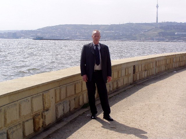 
 Reinhard Brandt in Baku. Die Hauptstadt von Aserbaidschan befindet sich auf der Halbinsel Absheron