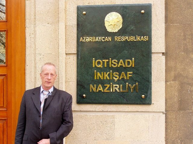 
 Dr. Reinhard Brandt trifft sich mit Professor Ramazanov im Wirtschaftsministerium